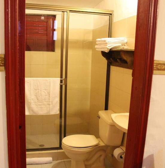 经典四人房间, Cacique Real