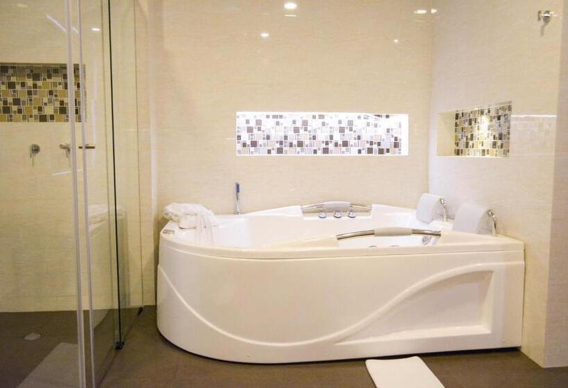 豪华套房, Cacique Real