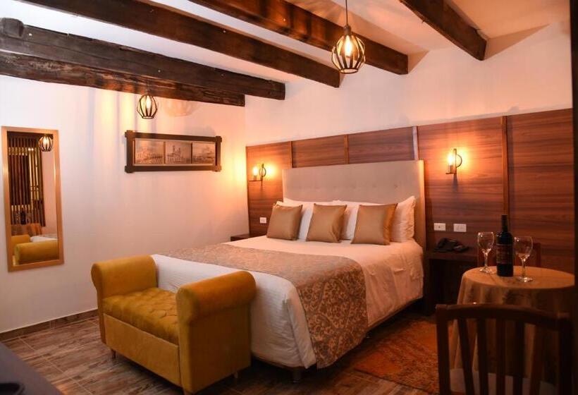 豪华套房, Cacique Real