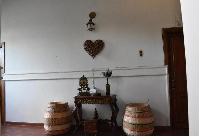 Talo 4 Makuuhuonetta, Casa Isabelita