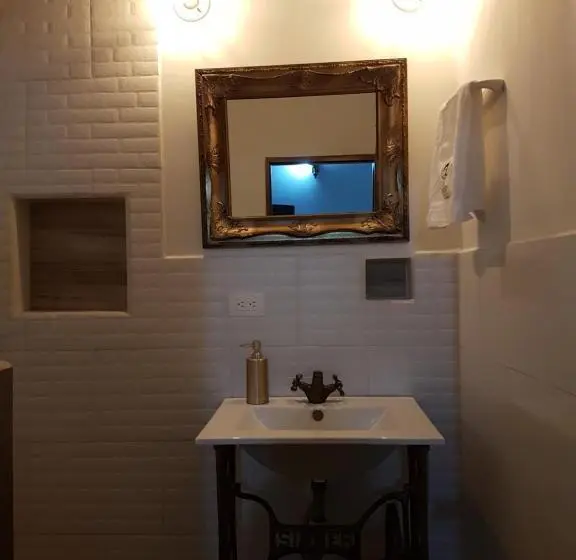 Talo 4 Makuuhuonetta, Casa Isabelita