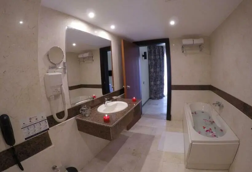 سوئیت رویال, Casa Mare Resort