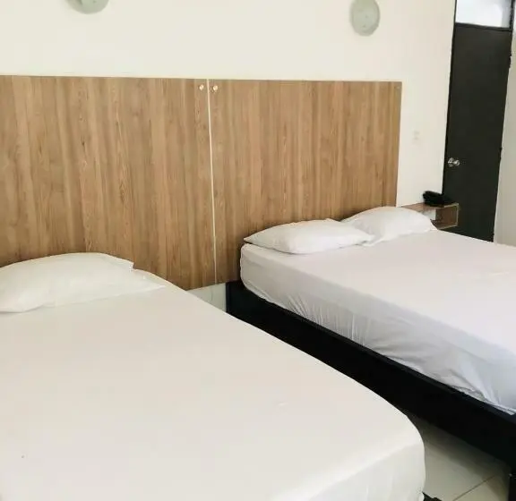 Standard Kolmen Hengen Huone, Center Plaza Plus