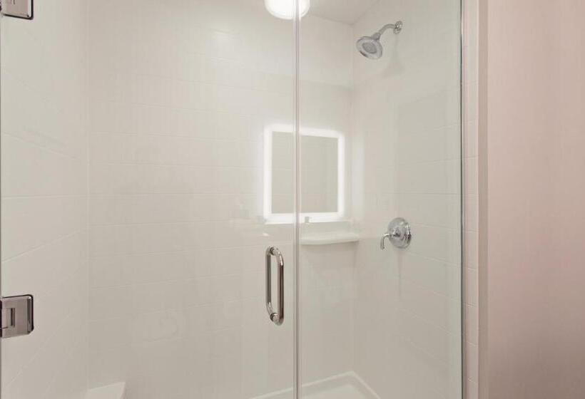 מיטת קינג בסוויטה, Holiday Inn Express & Suites   Brigham City   North Utah, An Ihg