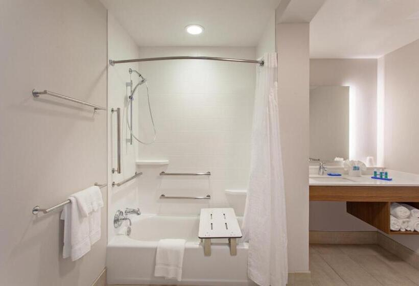 סוויטה מותאמת לאדם עם מוגבלויות, Holiday Inn Express & Suites   Brigham City   North Utah, An Ihg