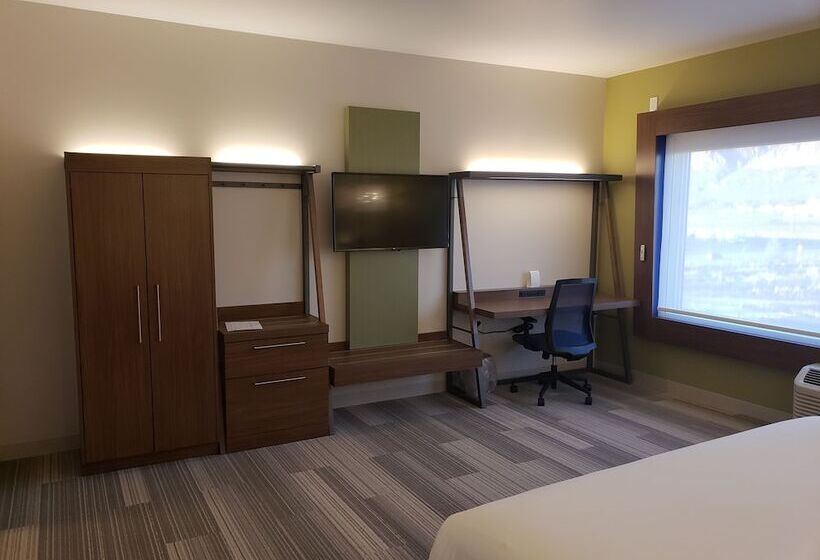 סוויטה מותאמת לאדם עם מוגבלויות, Holiday Inn Express & Suites   Brigham City   North Utah, An Ihg