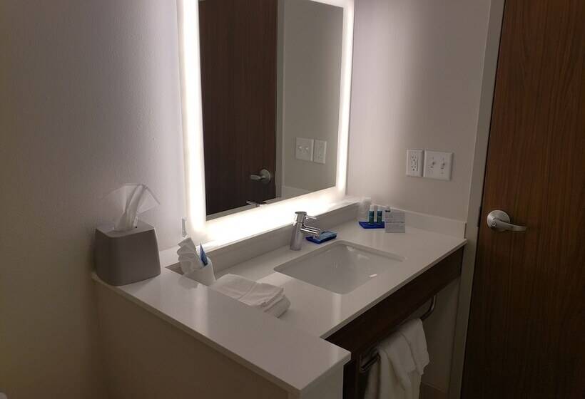 סוויטה מותאמת לאדם עם מוגבלויות, Holiday Inn Express & Suites   Brigham City   North Utah, An Ihg