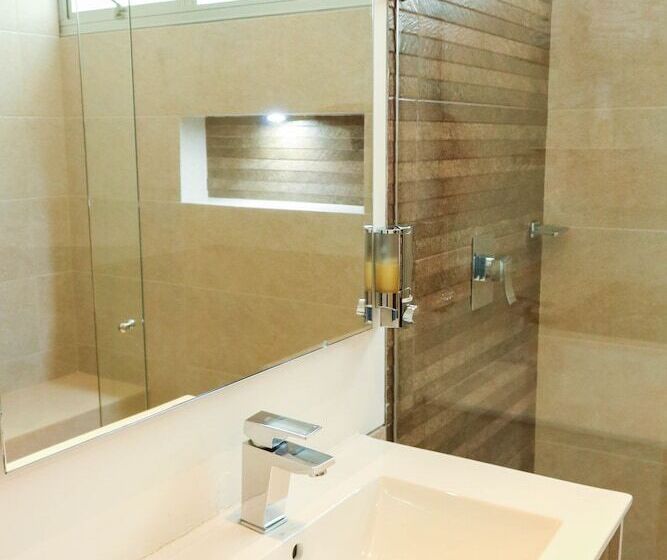 Quarto Estandar, Loyds