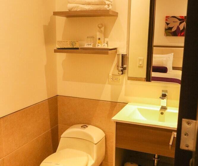 Quarto Triplo Estandar, Loyds