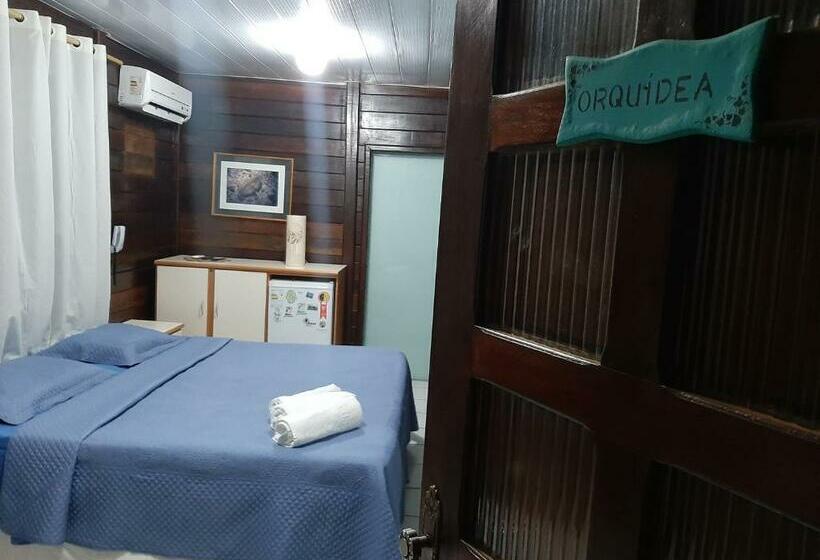 غرفة قياسية ثلاثية, Pousada Das Flores