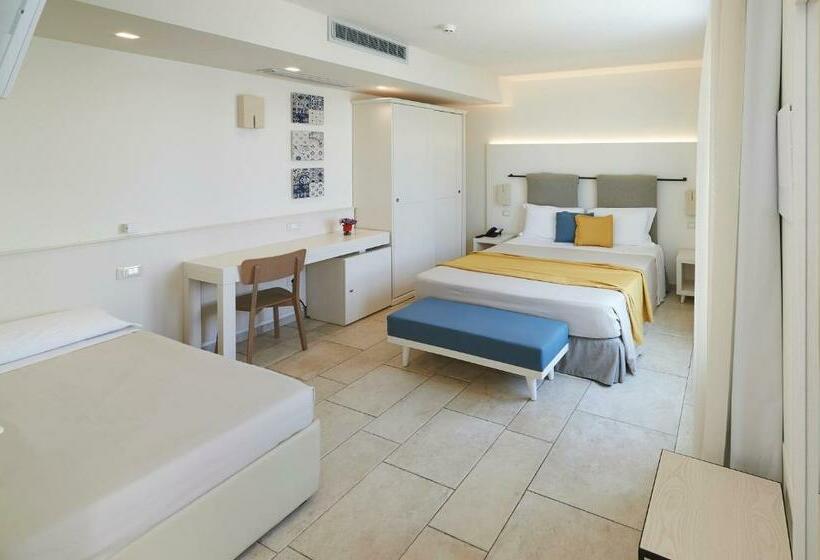 غرفة كومفورت ثلاثية, Relais Masseria Le Cesine   Cdshotels