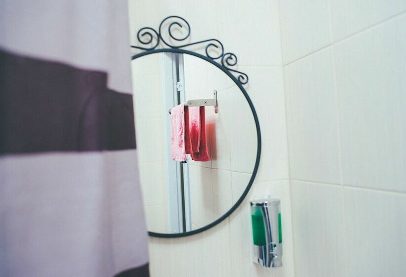 스탠다드 룸 공동 욕실, Roof Hostel