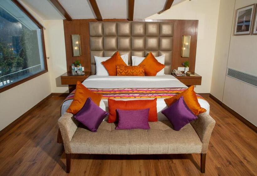 스탠다드 룸 킹사이즈 침대, Royal Tulip Shimla  Kufri