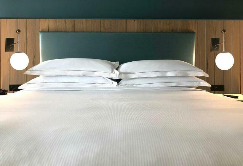 キングサイズベッドのスイートルーム, Suncoast Park Hotel Anaheim Resort, Tapestry By Hilton