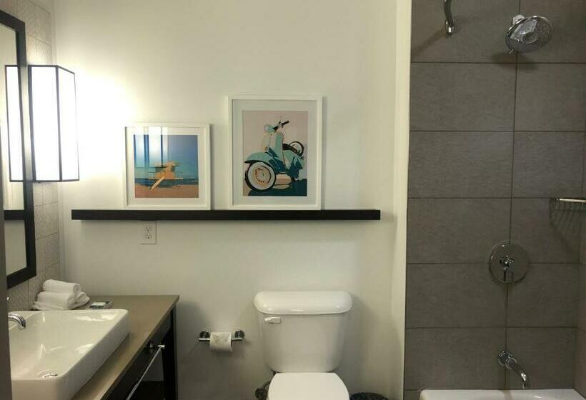 キングサイズベッドのスタンダードルーム, Suncoast Park Hotel Anaheim Resort, Tapestry By Hilton