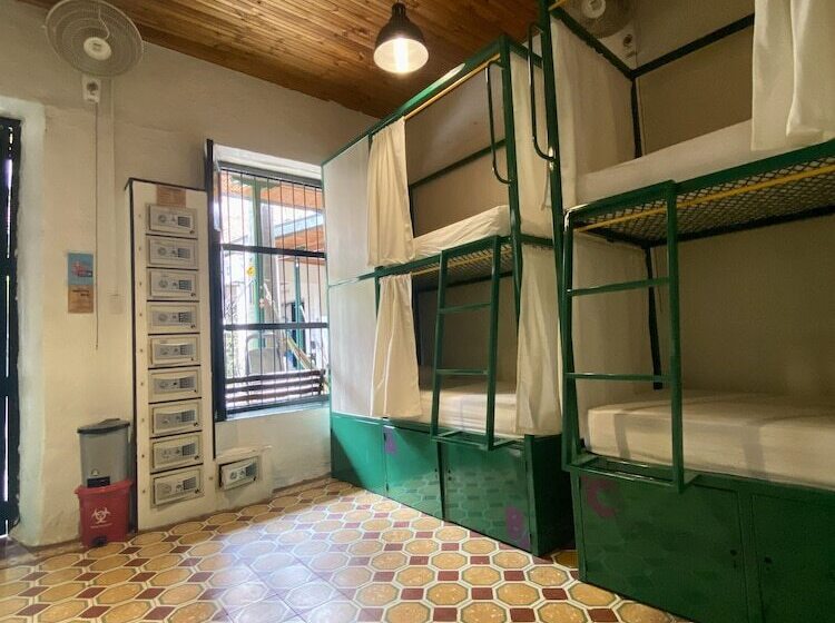 공용 욕실 구비 공동 객실 내의 침대, Viajero Hostel Cali & Salsa School