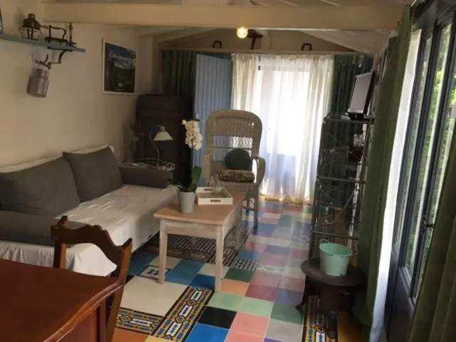ファミリーステューディオ, B&b La Boal