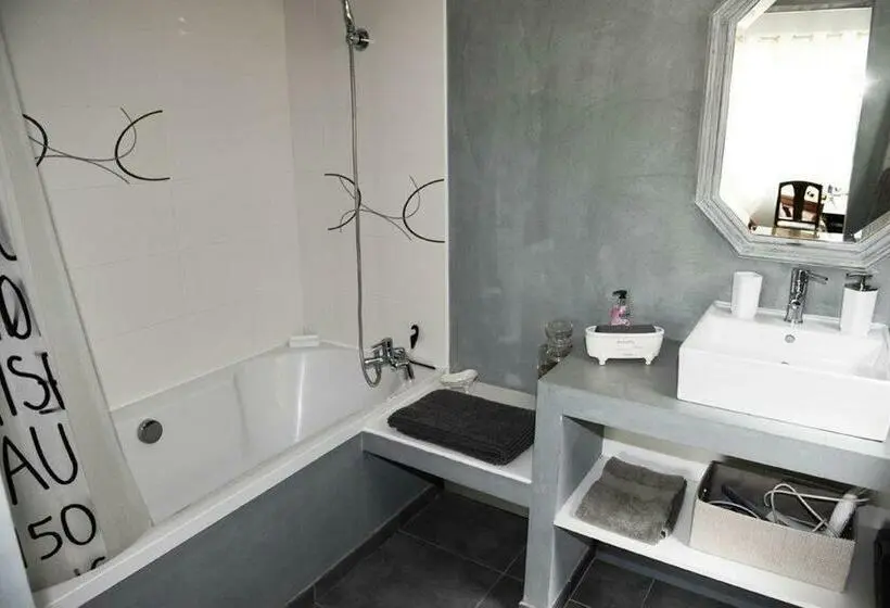 Sviitti Parveke, A L Orée Du Bois   Chambres D Hôtes