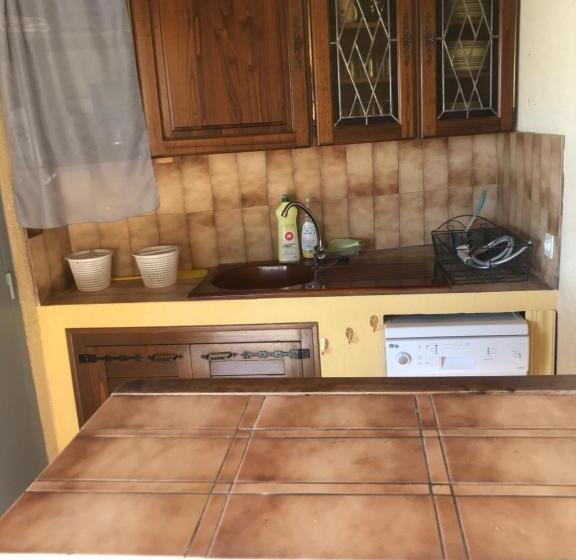 شقة 3 غرف, Chambres D Hôtes Climatisées Avec Cuisine D été Villa Gour Du Peyrol