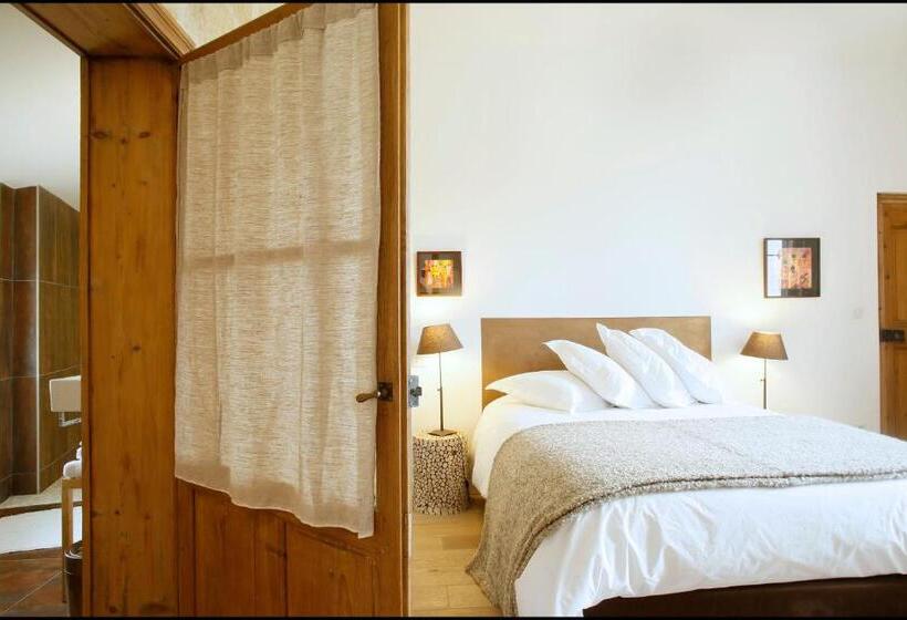 스위트, La Maison Rouge D Uzes B&b