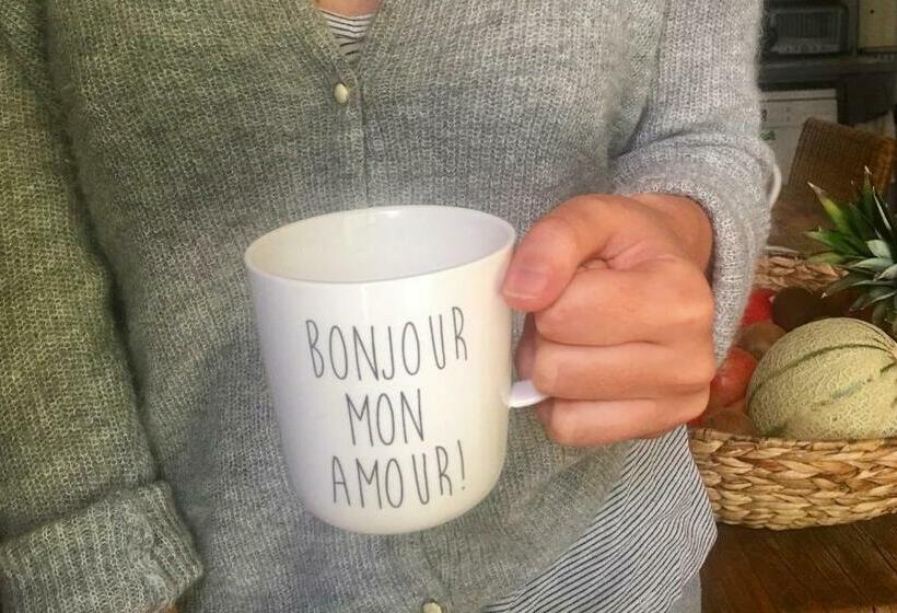 اتاق استاندارد با چشمانداز استخر, Le Clos De Bénédicte