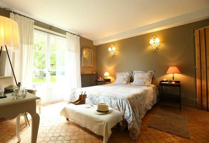 اتاق استاندارد با چشمانداز استخر, Le Clos De Bénédicte