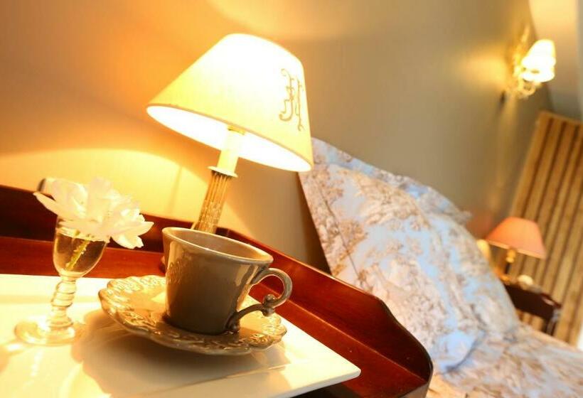 اتاق استاندارد با چشمانداز استخر, Le Clos De Bénédicte