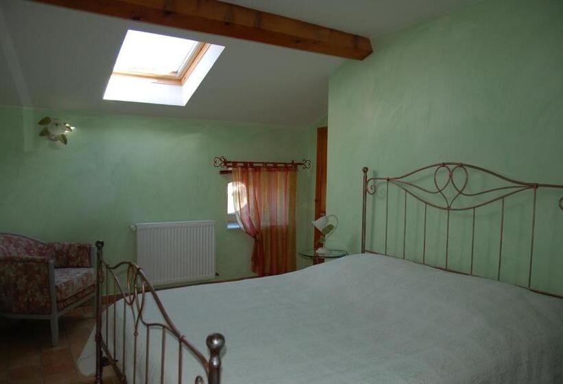 חדר סטנדרט לשלושה, Mas De La Garrigue