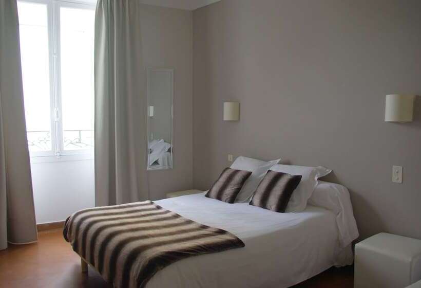 غرفة قياسية ثلاثية, Hôtel Le Patio De Victor, Lorient