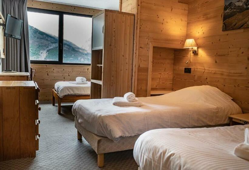 غرفة قياسية ثلاثية, Hôtel Restaurant Saint Roch