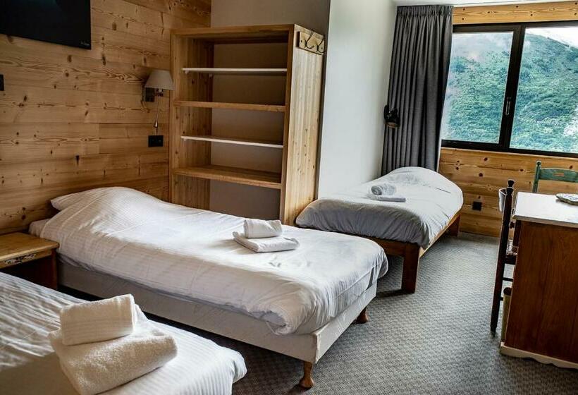 غرفة قياسية ثلاثية, Hôtel Restaurant Saint Roch