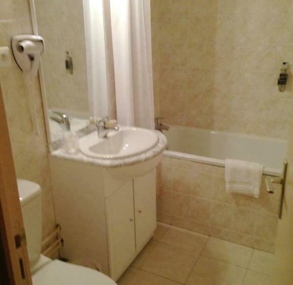 غرفة قياسية, Hôtel Restaurant Saint Roch