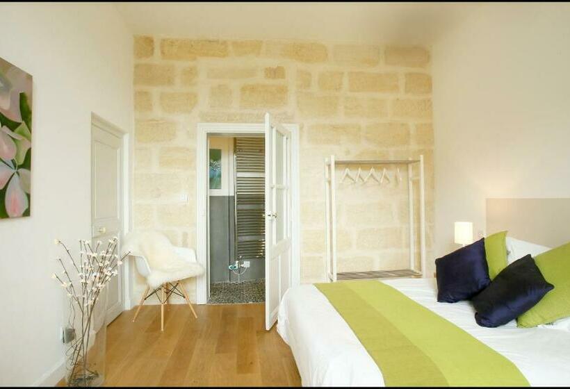 스탠다드 룸 풀장 전망, La Maison Rouge D Uzes B&b