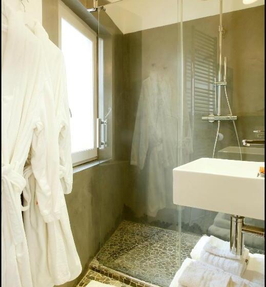 스탠다드 룸 풀장 전망, La Maison Rouge D Uzes B&b