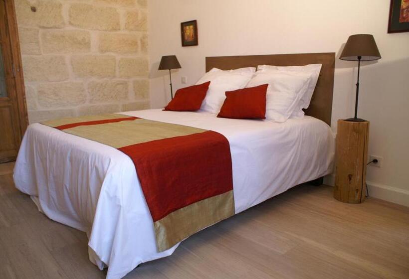 스위트, La Maison Rouge D Uzes B&b