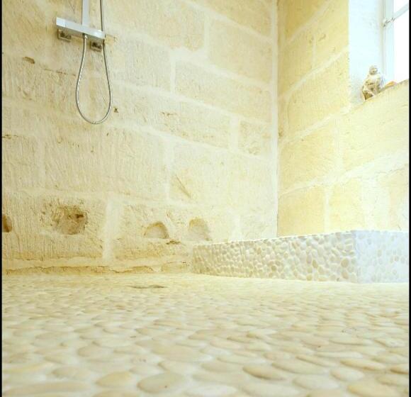 스위트, La Maison Rouge D Uzes B&b