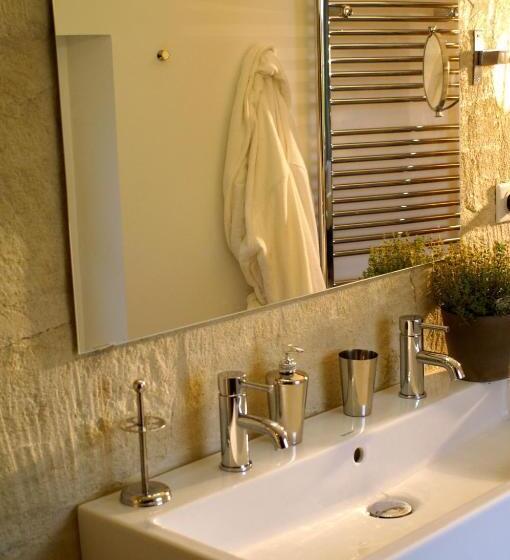 스위트, La Maison Rouge D Uzes B&b