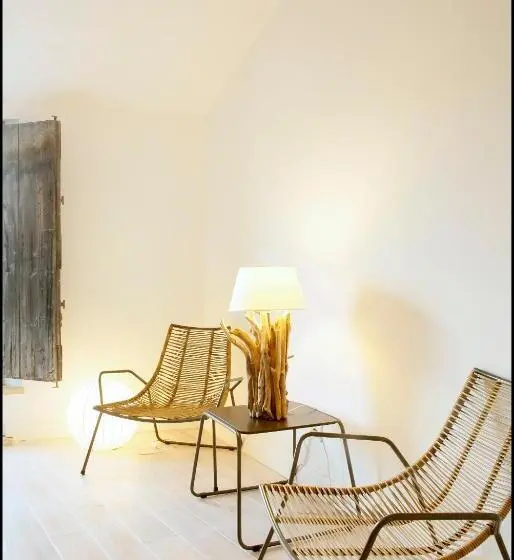 اتاق دلوکس با چشم‌انداز پارک, La Maison Rouge D Uzes B&b