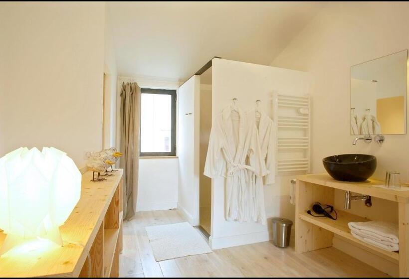 חדר דלוקס עם נוף לפארק, La Maison Rouge D Uzes B&b