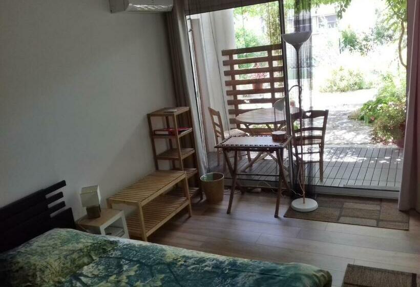 标准间, Lazen B&b