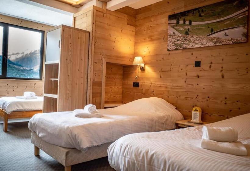 غرفة قياسية ثلاثية, Hôtel Restaurant Saint Roch