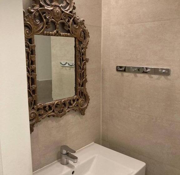 דירה בת חדר שינה 1 עם מרפסת, La Maison Des Augustins B&b, Spa Et Fitness