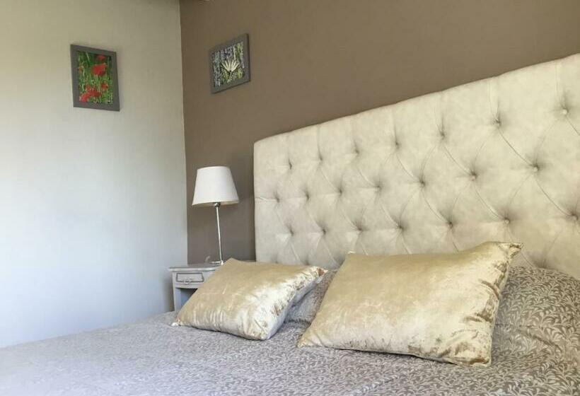 חדר קומפורט, Chambre D Hôtes Au Chant Des Sorgues