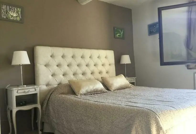 Comfort-huone, Chambre D Hôtes Au Chant Des Sorgues