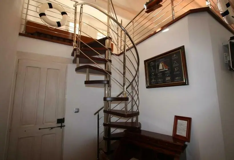 Standard Neljän Hengen Huone, Chambre D Hôtes Au Chant Des Sorgues