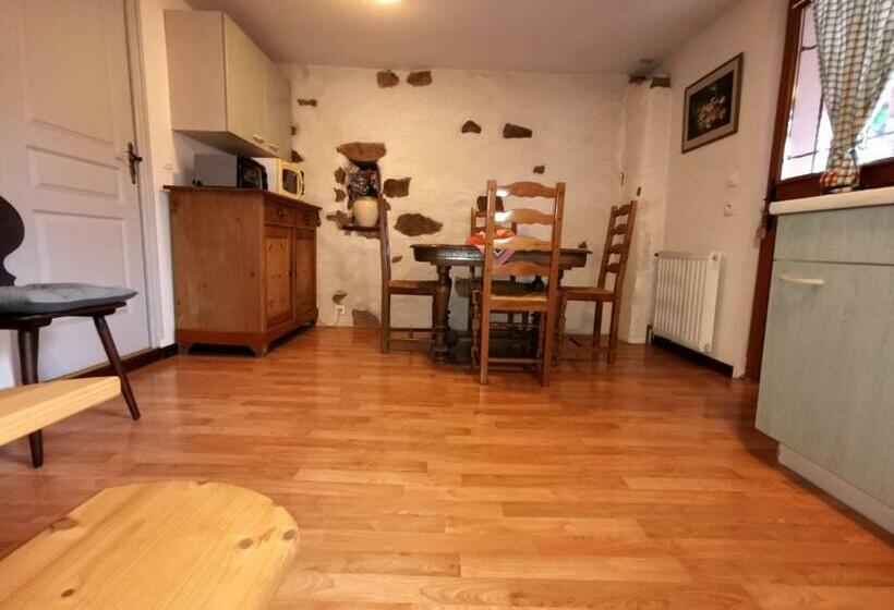 شقة غرفتين, Gîte La Charmaie