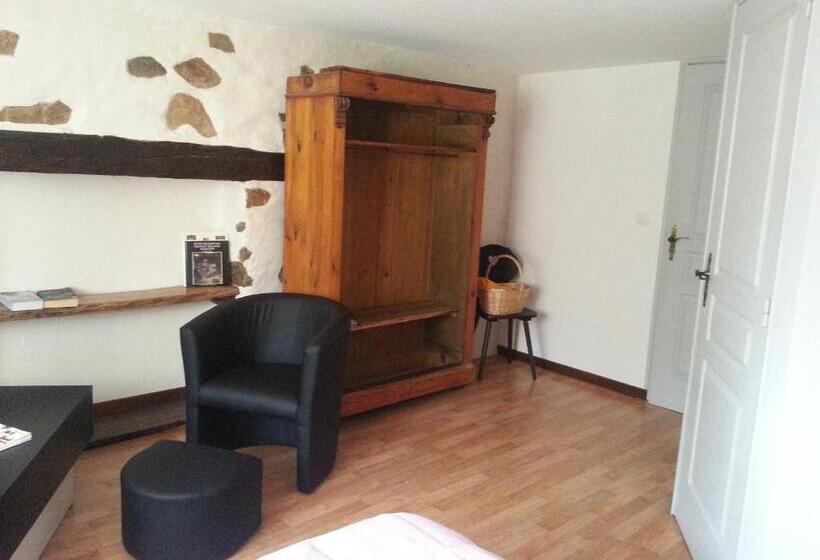 Апартаменты 2 Спальни, Gîte La Charmaie