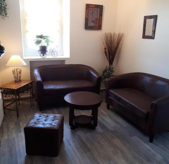 חדר משפחתי, Halte Dodo