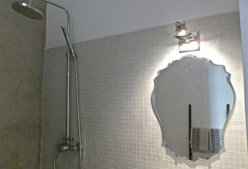 スタンダードルーム, Les Cagettes En Ville