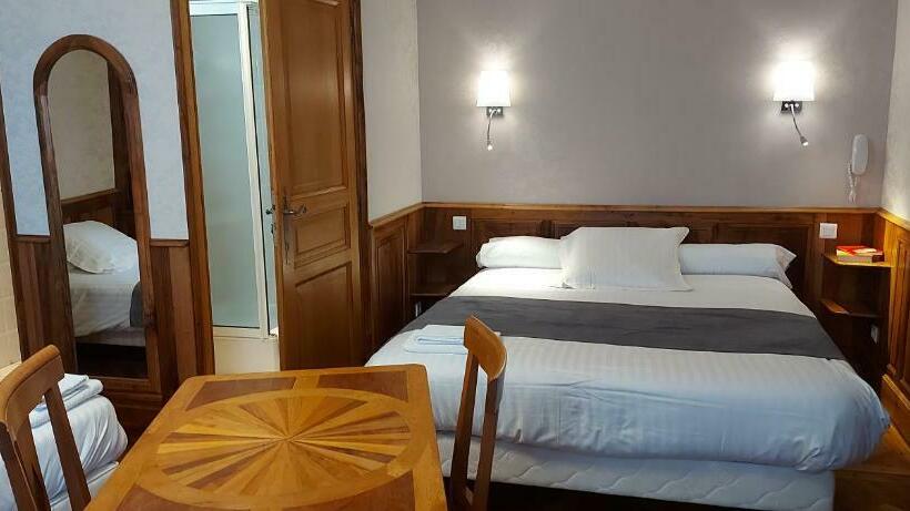 Номер Стандарт Трехместный, Hôtel La Montagne Fleurie